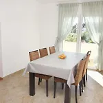 Seaside House Mavarstica, Ciovo - 9206 بيت للعطل