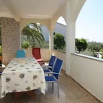 Seaside House Mavarstica, Ciovo - 9206 بيت للعطل *